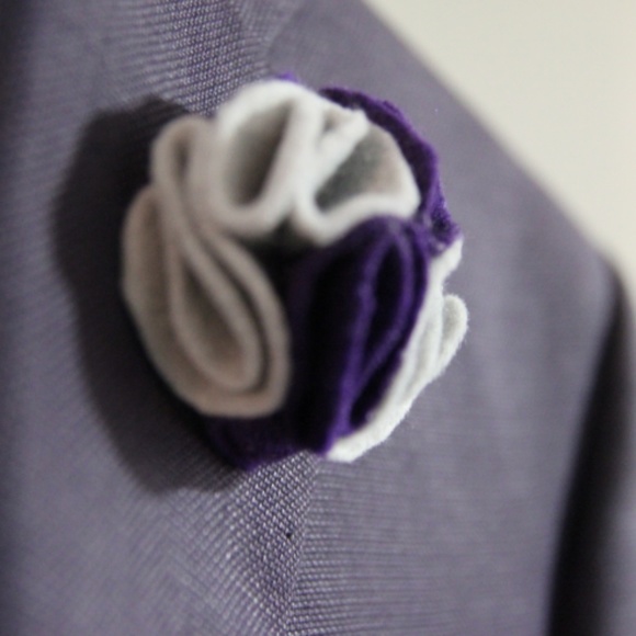 Magnetic Lapel Flower - Picture 2 of 4